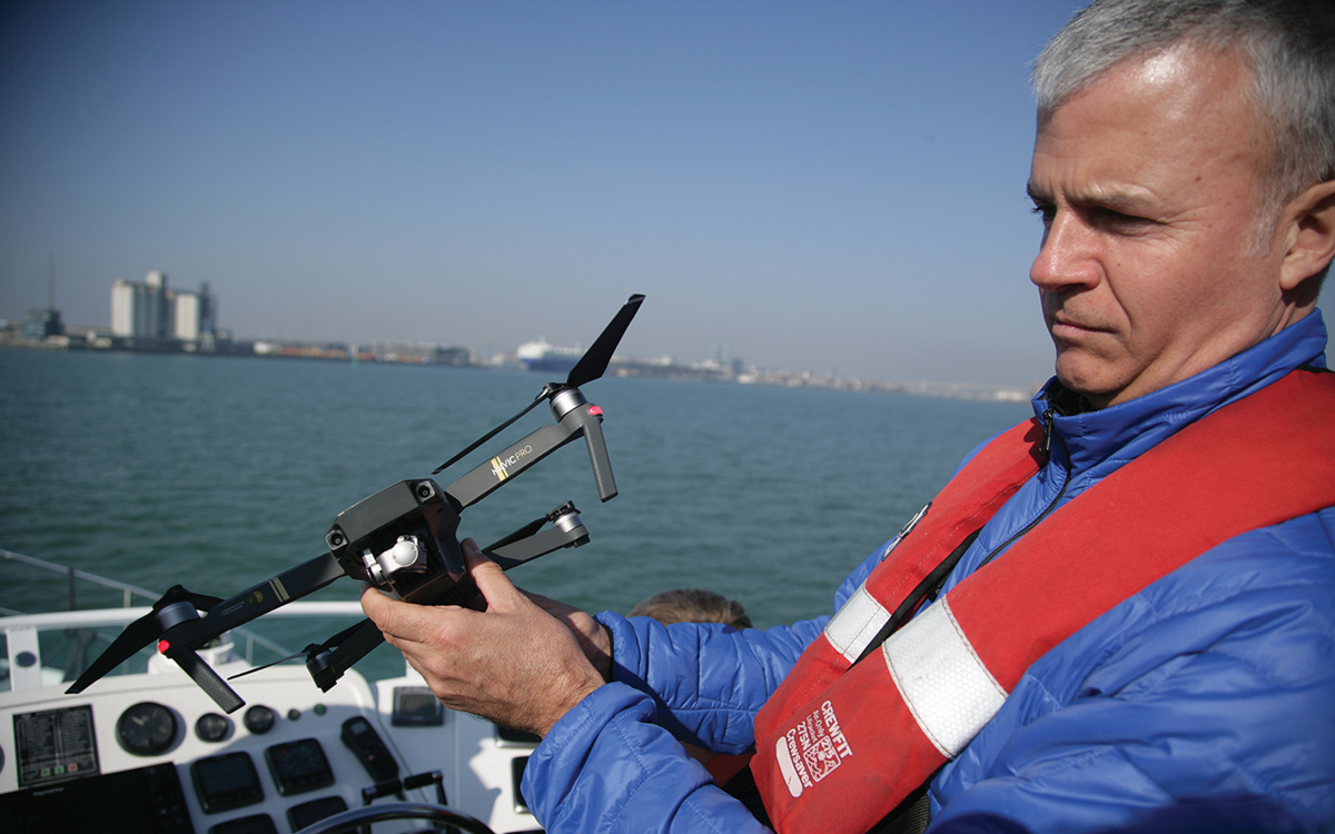 how-to-fly-a-drone-raymarine-axiom-uav-app