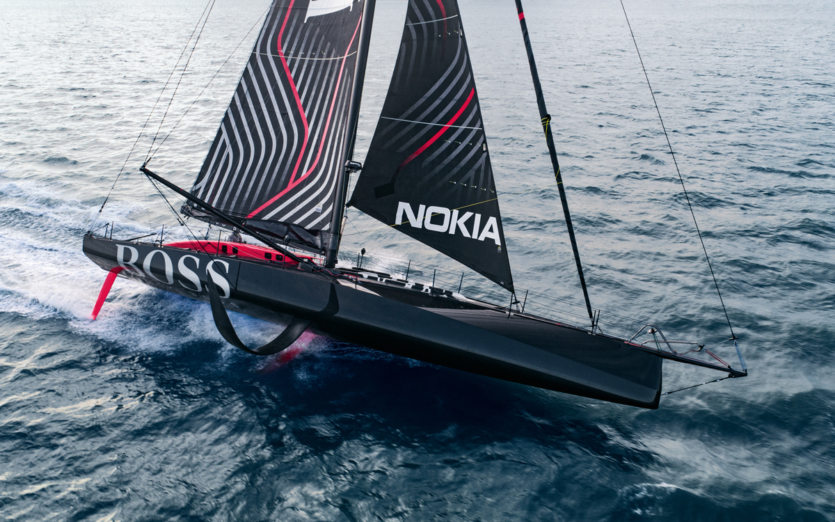 hugo-boss-2019-Alex-thomson-racing-bow-running-shot-credit-Karim-Rashid