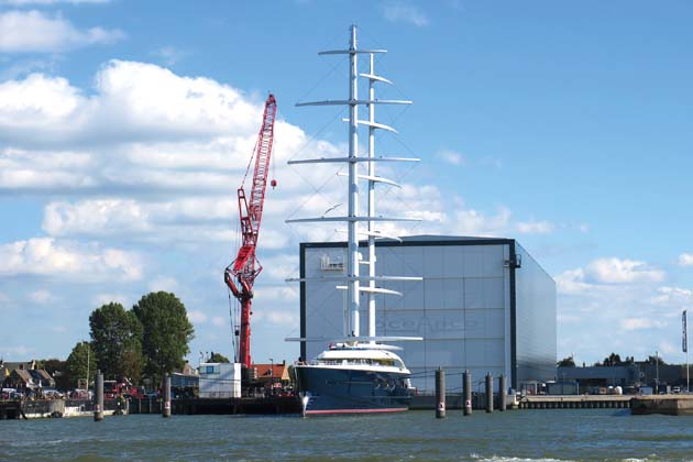 The three- masted Y712 design has an angular ‘Pacman’ bow with a wave-piercing reverse sheer lower section, and extended traditional foredeck above