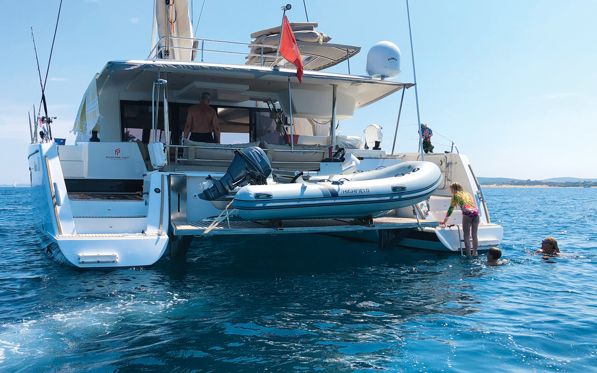 pacific-sailing-homeschooling-World-ARC2019-fountaine-pajot-saba-50-catamaran-RAID-transom
