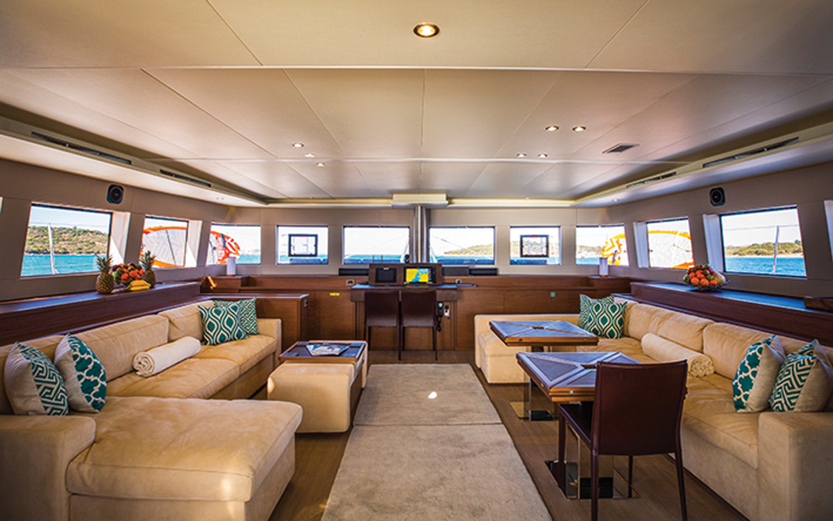 sardinia-charter-catamaran-lagoon-620-saloon-credit-di-yachting