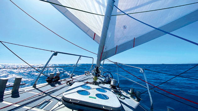 Easy downwind sailing wing and wing in the Southern Ocean.